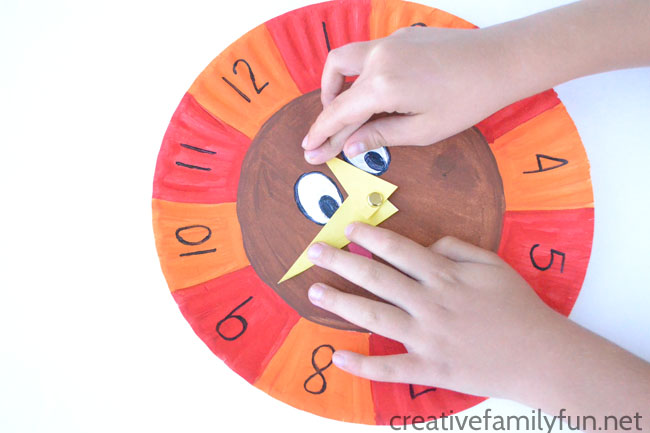 Practice telling time with a turkey clock. It's a fun Thanksgiving math activity that your kids will love. It's perfect for homeschool or classrooms.