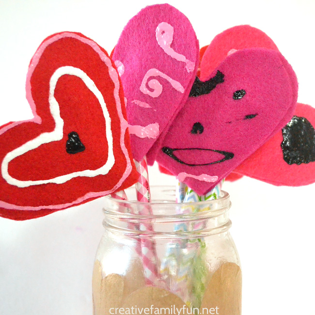These no-sew Valentine pencil toppers are the perfect homemade gift to make for your friends. This craft is perfect for both kids and tweens.